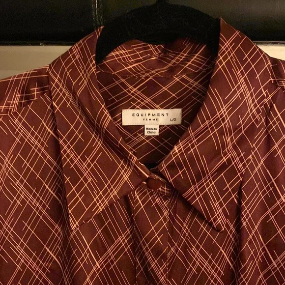NWOT Equipment silk hatch cross signature blouse in wine - Picture 3 of 5
